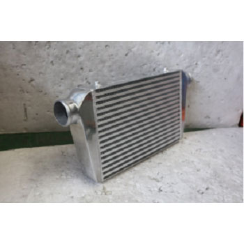 Aluminiowy intercooler rurowo-lamelowy